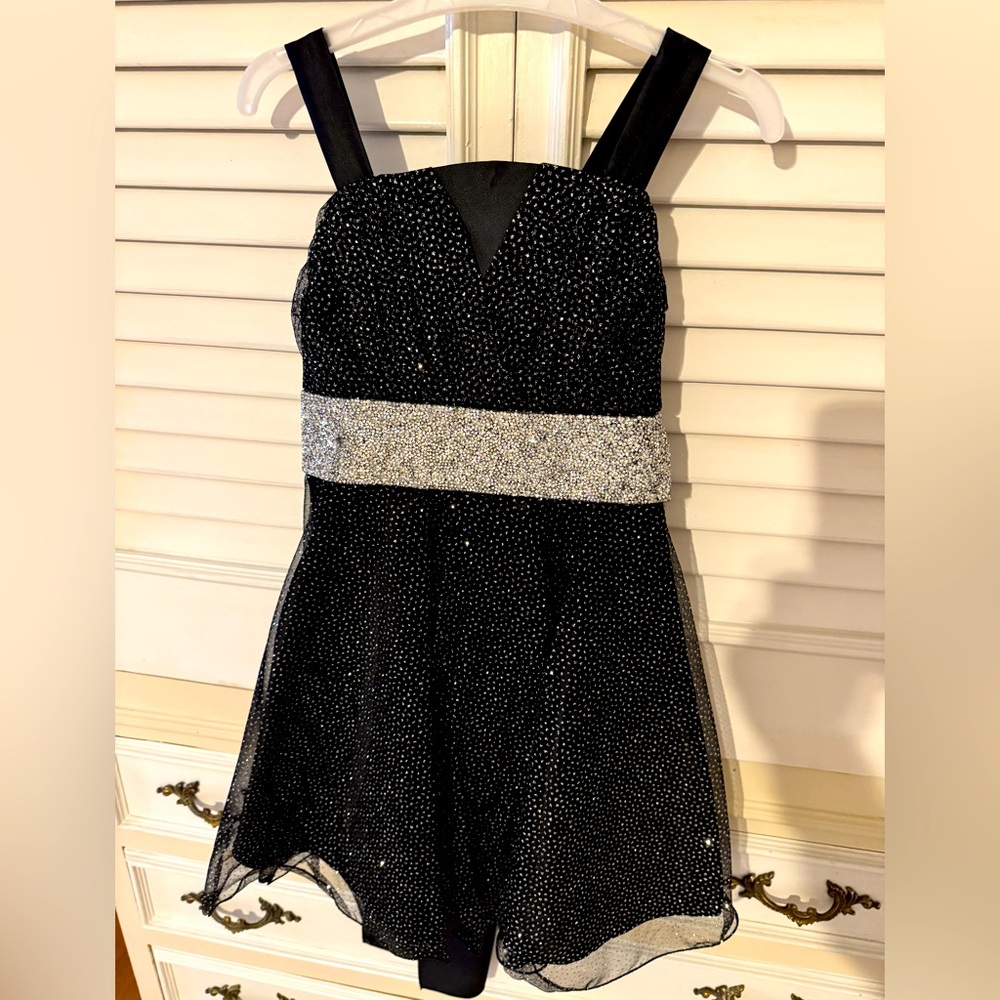 Fancy black dress size 6